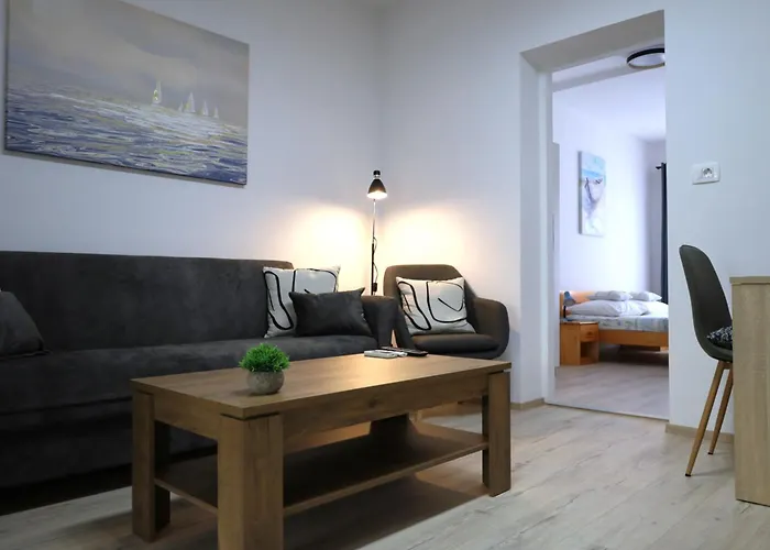 Ana House With Penzion Umag